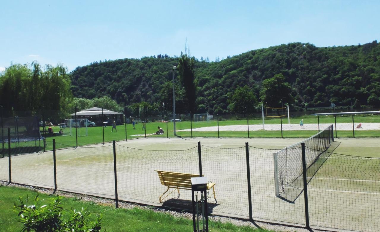 Lavka Park Skochovice Hotel Vrane nad Vltavou ภายนอก รูปภาพ