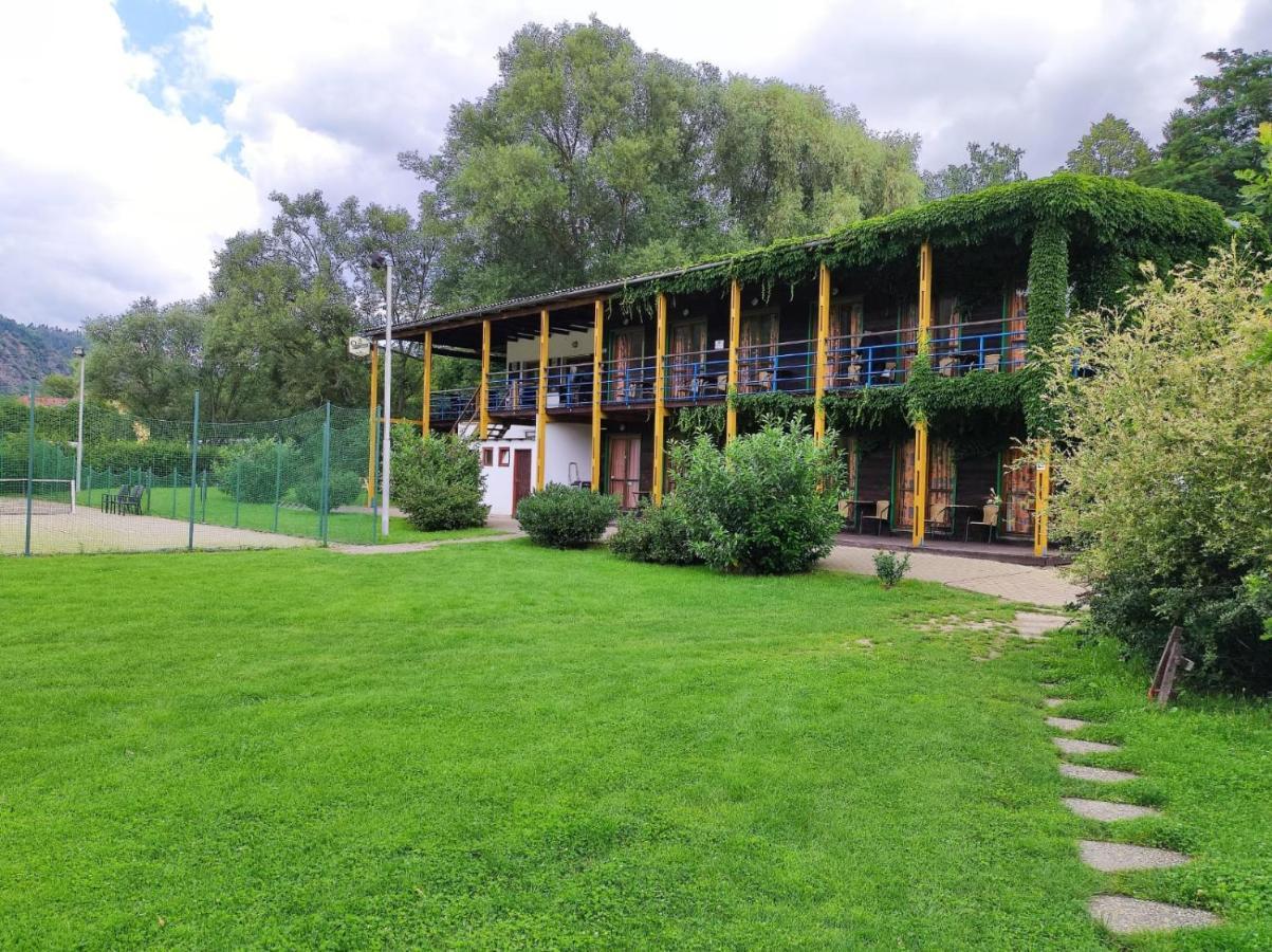 Lavka Park Skochovice Hotel Vrane nad Vltavou ภายนอก รูปภาพ