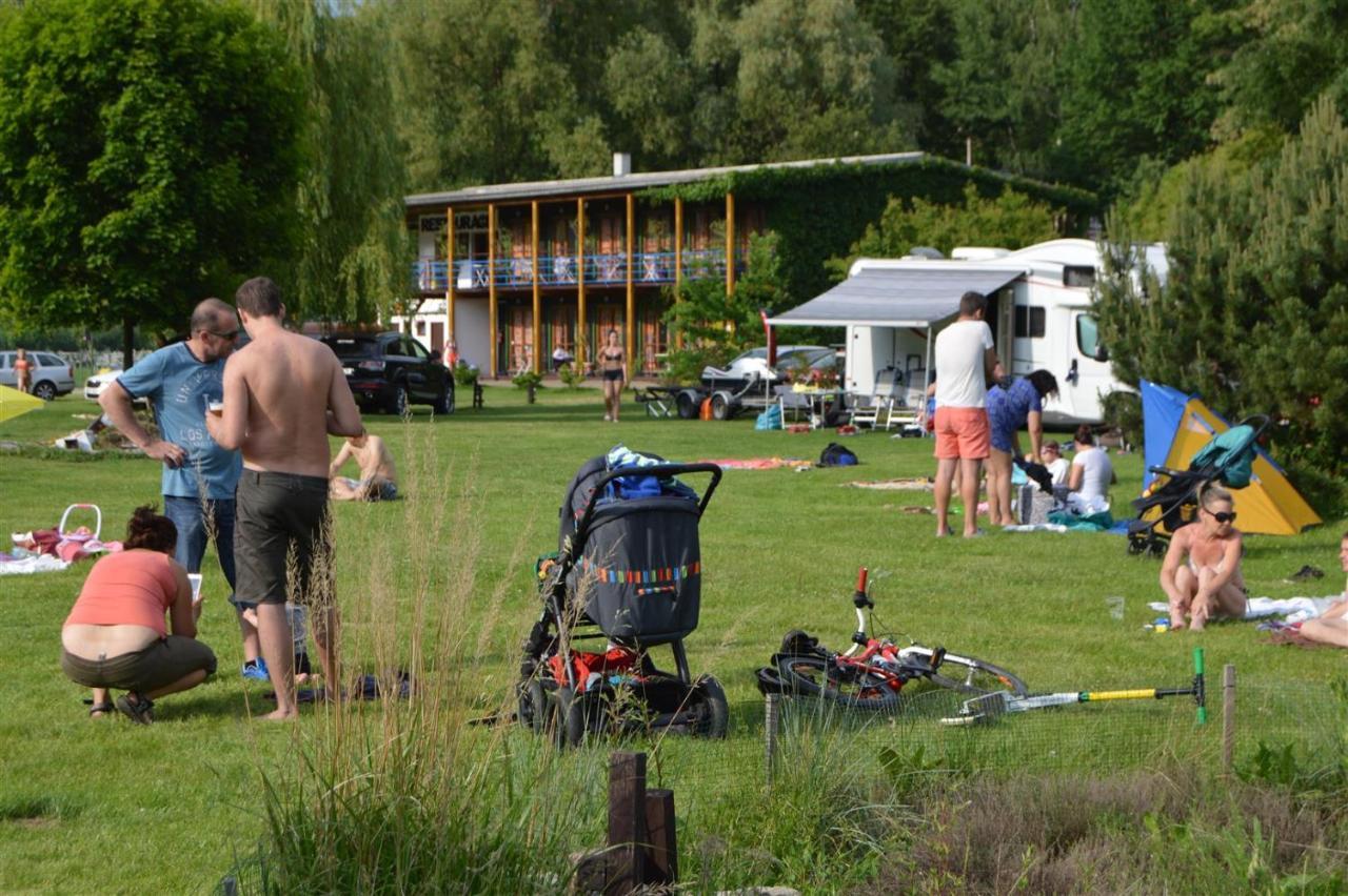 Lavka Park Skochovice Hotel Vrane nad Vltavou ภายนอก รูปภาพ