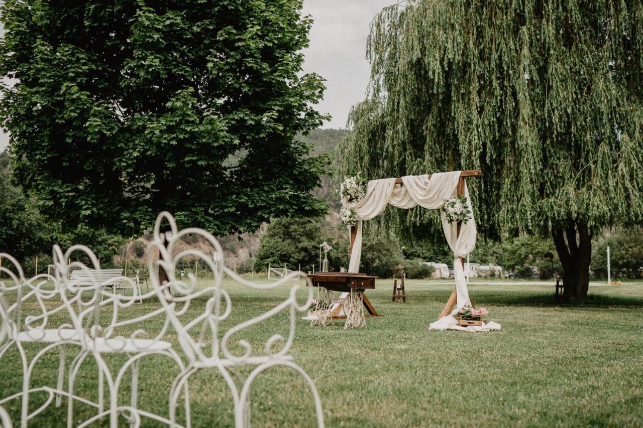 Lavka Park Skochovice Hotel Vrane nad Vltavou ภายนอก รูปภาพ