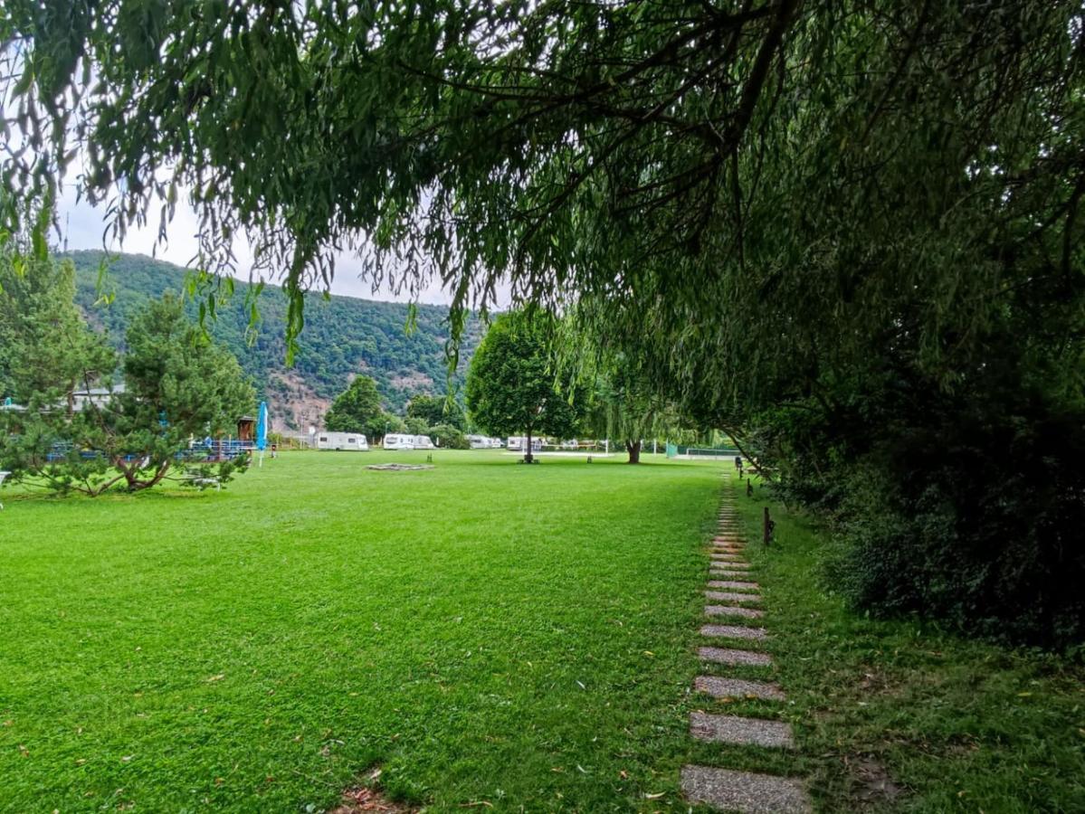 Lavka Park Skochovice Hotel Vrane nad Vltavou ภายนอก รูปภาพ