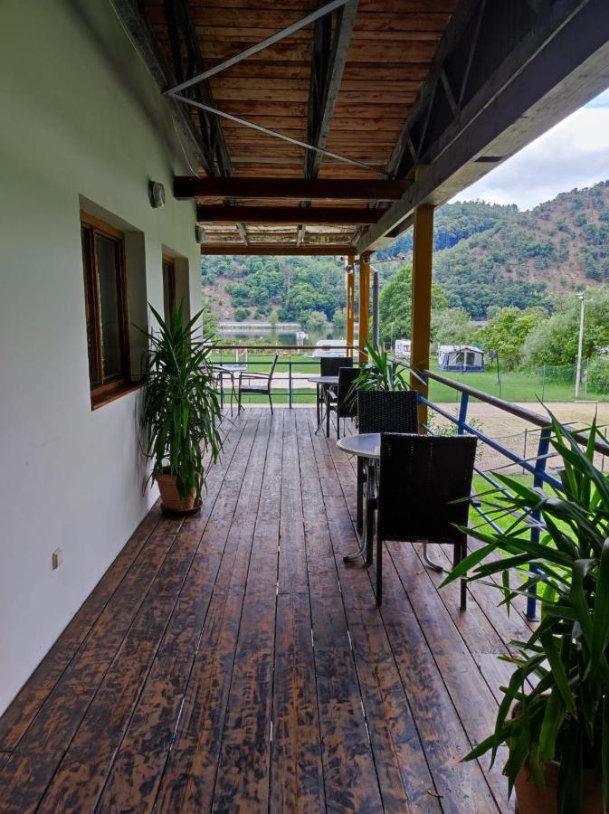 Lavka Park Skochovice Hotel Vrane nad Vltavou ภายนอก รูปภาพ
